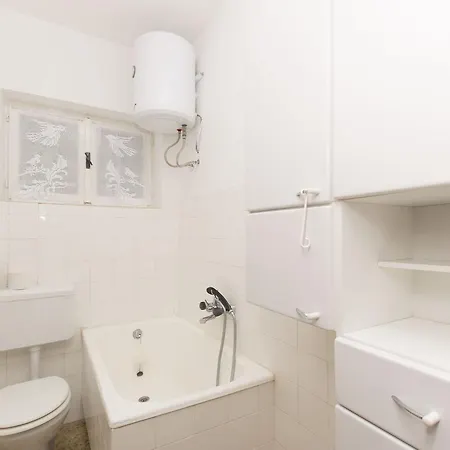 In The Shadow Apartament Žaborić