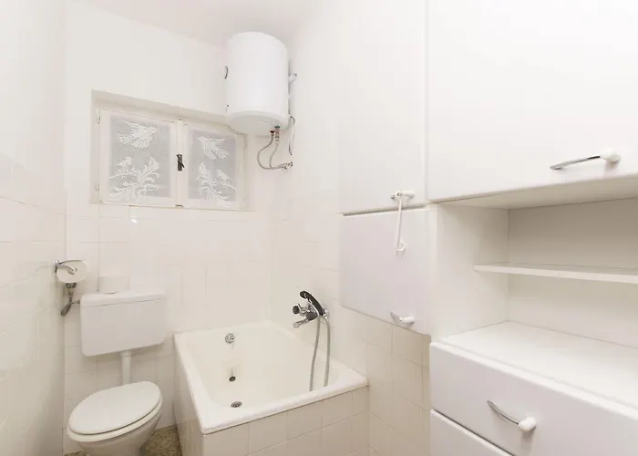 In The Shadow Apartamento Zaboric