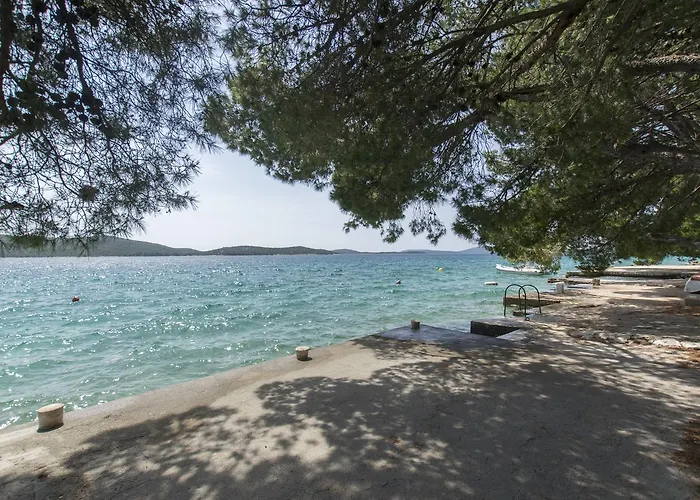 In The Shadow Apartman