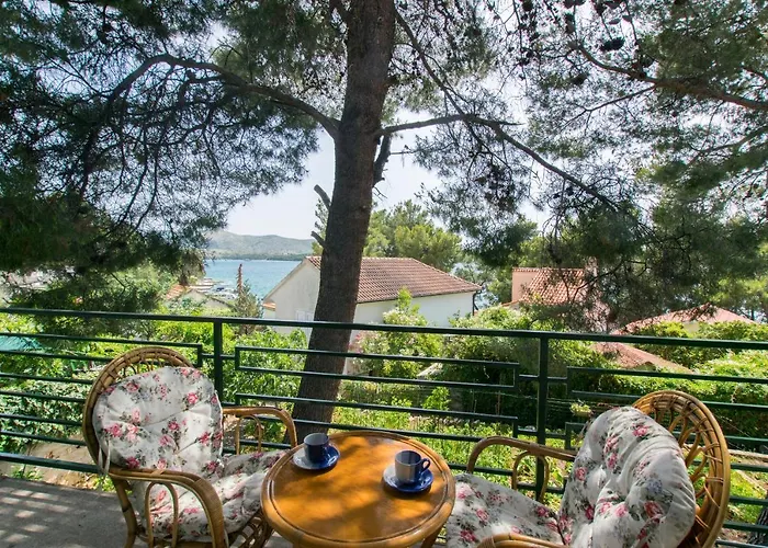 In The Shadow Apartamento Zaboric